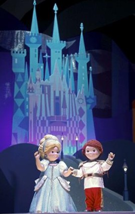Cinderella en prins in It's a Small World