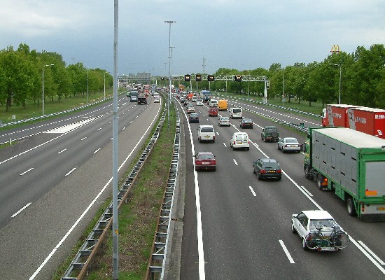 File op de Nederlandse snelweg