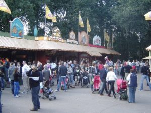 Drukte bij de Game Gallery in de Efteling