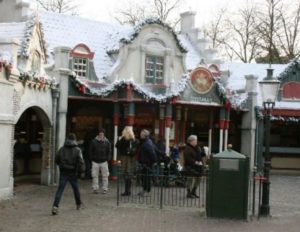 Horecapunt De Smulpaap in een winterse Efteling - Foto: (c) Parkplanet