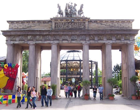 De Brandenburger Tor in Phantasialand is bijna verleden tijd
