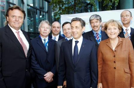 Roland Mack (links) met Sarkozy en Merkel