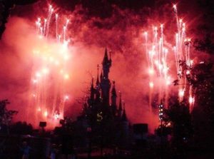 Vuurwerk bij het kasteel van Disneyland Parijs - Foto: (c) Parkplanet