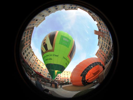 Koninklijke ballon op de piazza van Hotel Colosseo in Europa-Park