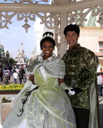 Prinses Tiana en prins Naveen in Disneyland Paris - Foto: (c) Disney