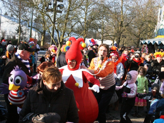 Polonaise bij de heropening van Carnaval Festival - Foto: Parkplanet
