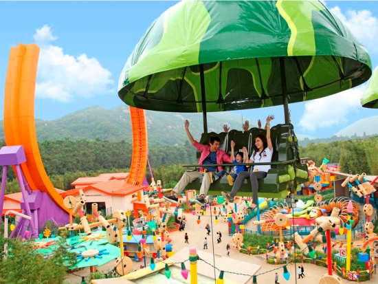 Soldier Parachute Drop in Toy Story Land in Hong Kong Disneyland - Beeld: (c) Disney