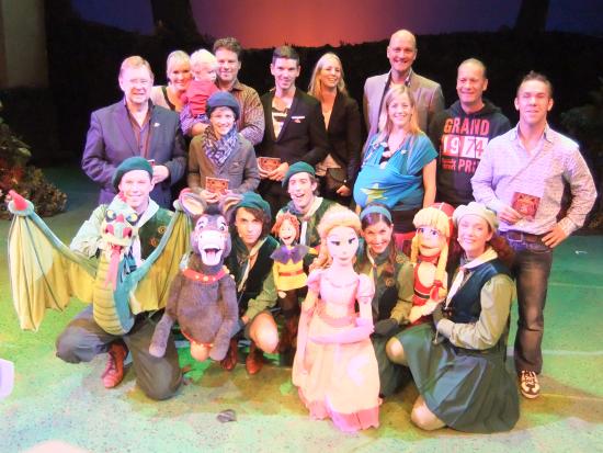 De cast van Sprookjesboom de Musical en oud-musicalacteurs in het Efteling Theater