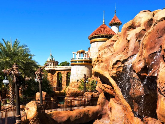 Het nieuwe kasteel van de Kleine Zeemeermin - Foto: (c) Disney, Matt Stroshane