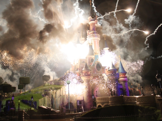 De spectaculaire avondshow Disney Dreams zet het kasteel in vuur en vlam - Foto: Joan Lommen