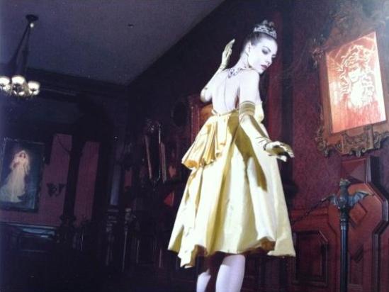 Belle in een creatie van Percy Irausquin - Foto: (c) Disney