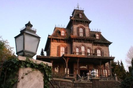 Phantom Manor in Disneyland Paris - Foto: (c) Adri van Esch / Parkplanet