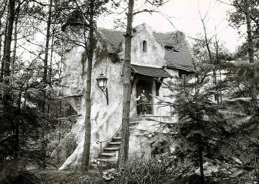 1960: Het nieuwe huisje van de oma van Roodkapje in de Efteling