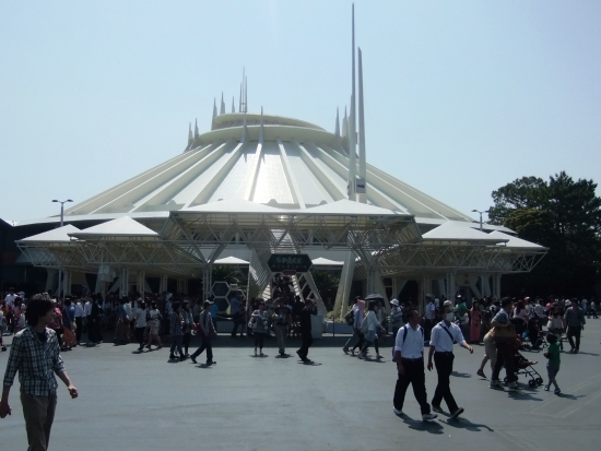 Space Mountain in Tokyo Disneyland - Foto: (c) Parkplanet