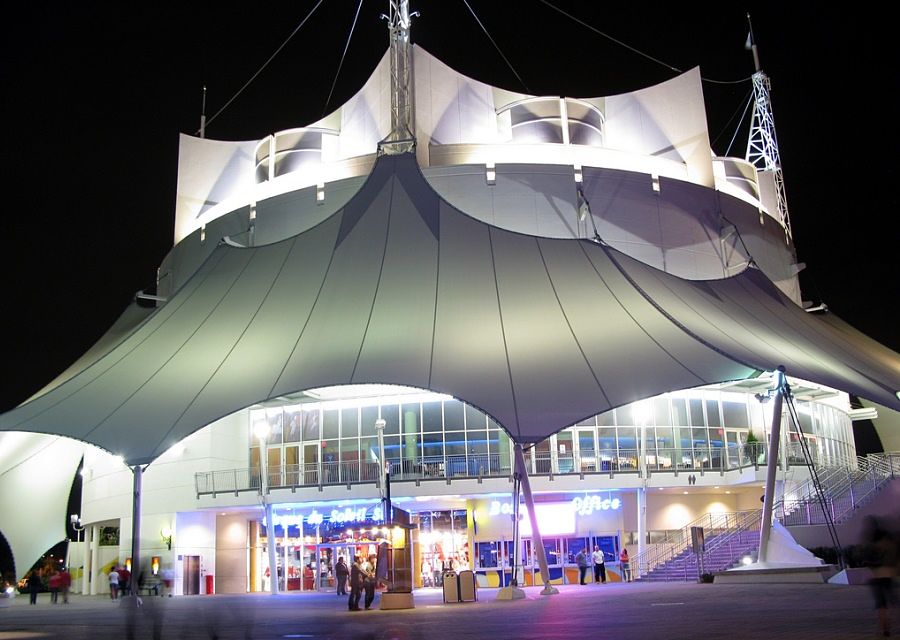 Cirque du Soleil in Disney Springs in Walt Disney World - Foto: frankieleon (Flickr c.c.)