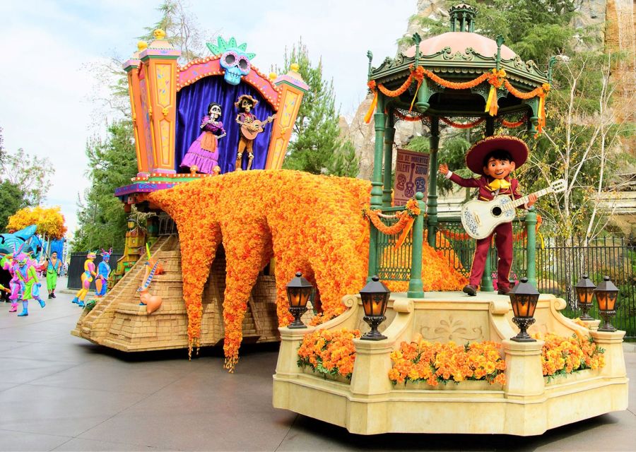 Coco in de parade Magic Happens in Disneyland in Californië - Foto: © Disney (Todd Wawrychuk)