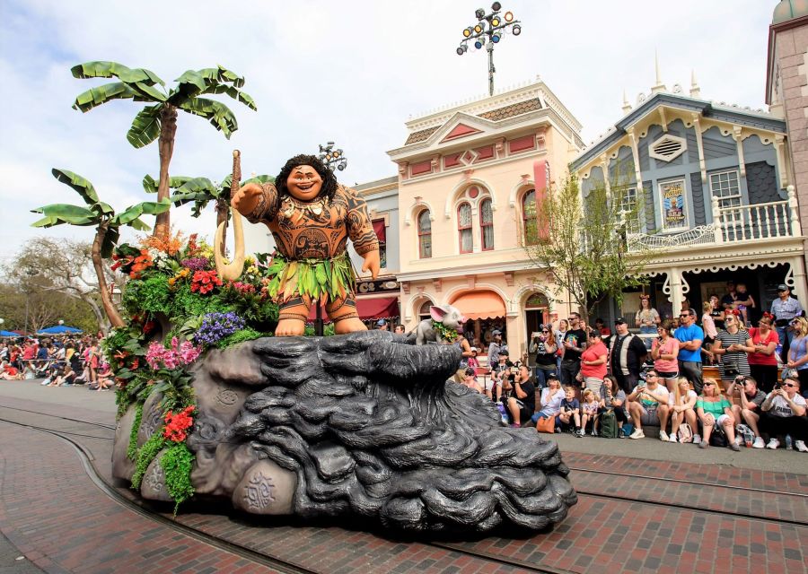 Maui uit de film Moana in de parade Magic Happens in Disneyland in Californië - Foto: © Disney (Richard Harbaugh)