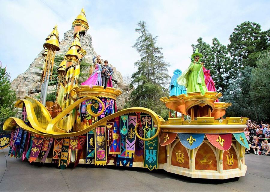 Sleeping Beauty in de parade Magic Happens in Disneyland in Californië - Foto: © Disney (Todd Wawrychuk)