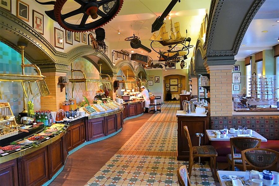 Restaurant Inventions in het Disneyland Hotel - Foto: Loren Javier (Flickr cc)