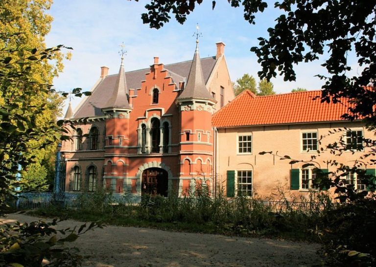 Roze kasteel definitief verdwenen. Ooit en nu - Parkplanet